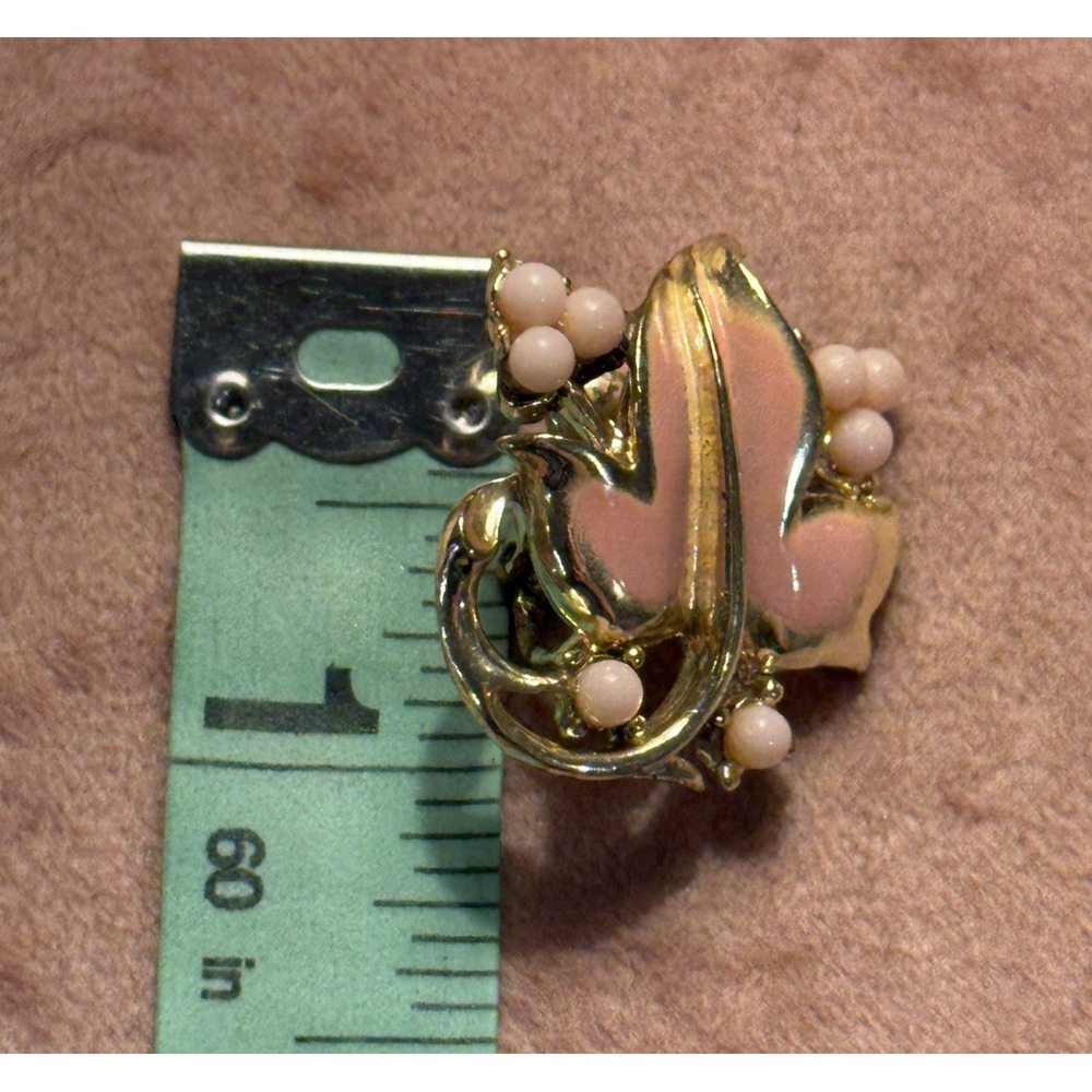 Vtg CORO signed Earrings Salmon‎ Color Leaves Floral Retro Ornate Gold Tone - Picture 5 of 5